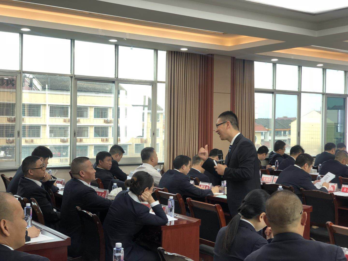 潘玉良老师10月12日-14日给邵阳某农村商业银行讲授《新形式下不良贷款清收实战技巧》课程圆满结束