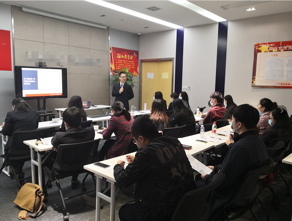 潘玉良老师10月17日-18日给武汉某股份银行讲授《银行法律风险实务》课程