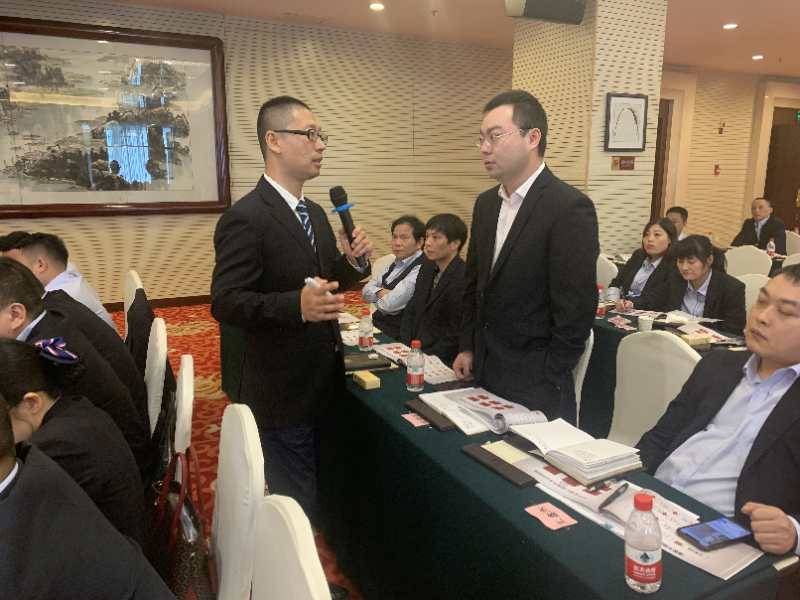 潘玉良老师10月25日给湖南某农村商业银行讲授《不良资产清收》第二期圆满结束！