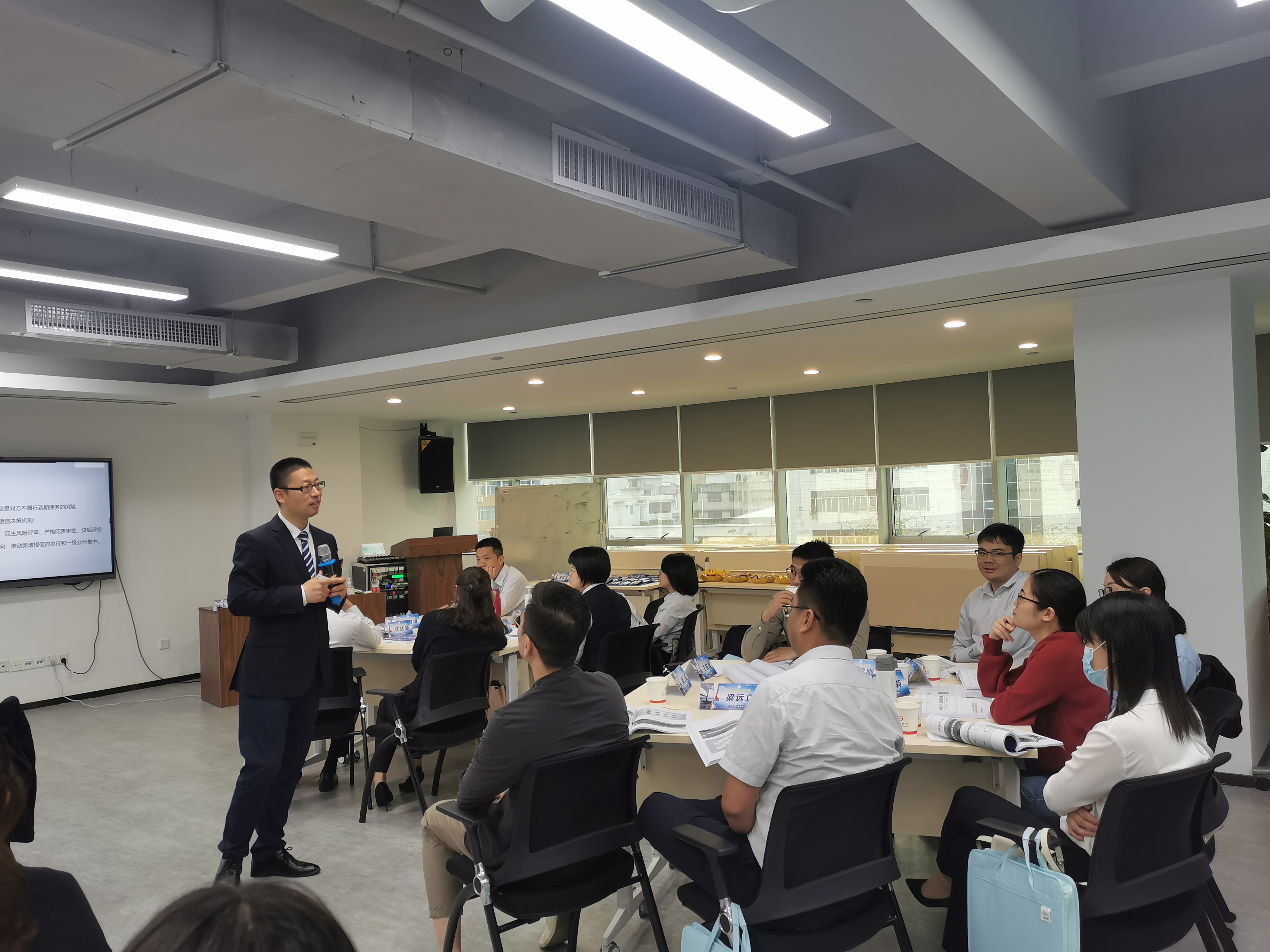 潘玉良老师2021年4月10日给东莞股份制银行讲授《商业风险分析与贷后管理》课程圆满结束！