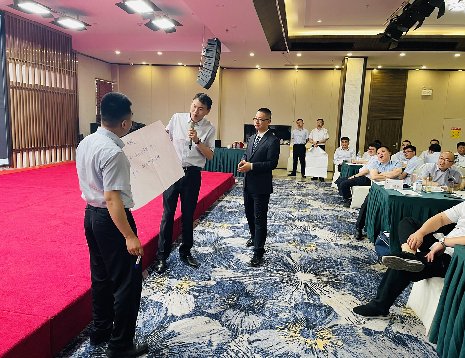 潘玉良老师5月28日给济南某农村商业银行讲授《新形势下不良清收技巧与逃废债应对》圆满结束！
