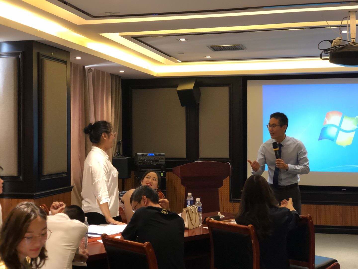 2020年9月13号赵海云老师在郑州为某教育机构分析《中层执行力—结果导向与过程管控》