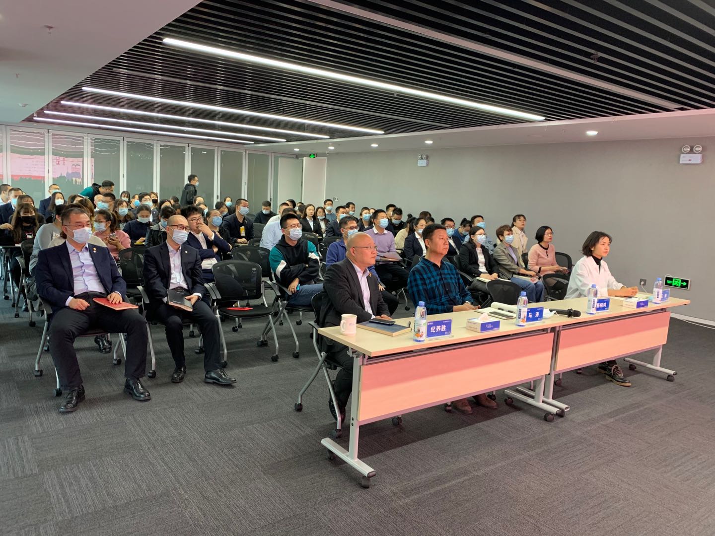  颜何老师在2020-10-18 为太平人寿保险有限公司乌鲁木齐中心支公司讲授《修身养心课程》