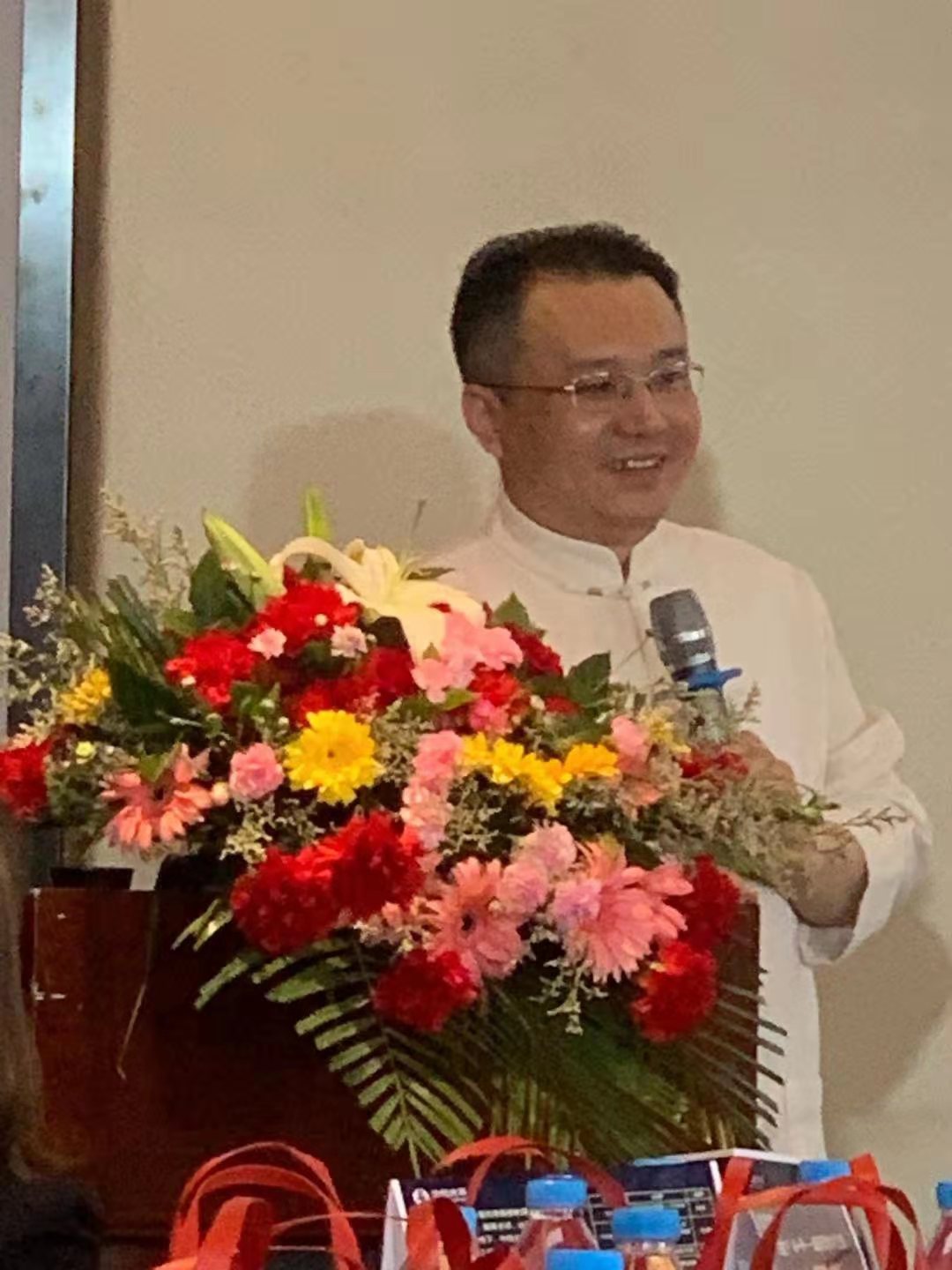 颜何老师2021-03-22 给中国太平洋保险公司乌鲁木齐分公司讲授《修身养心双解压》