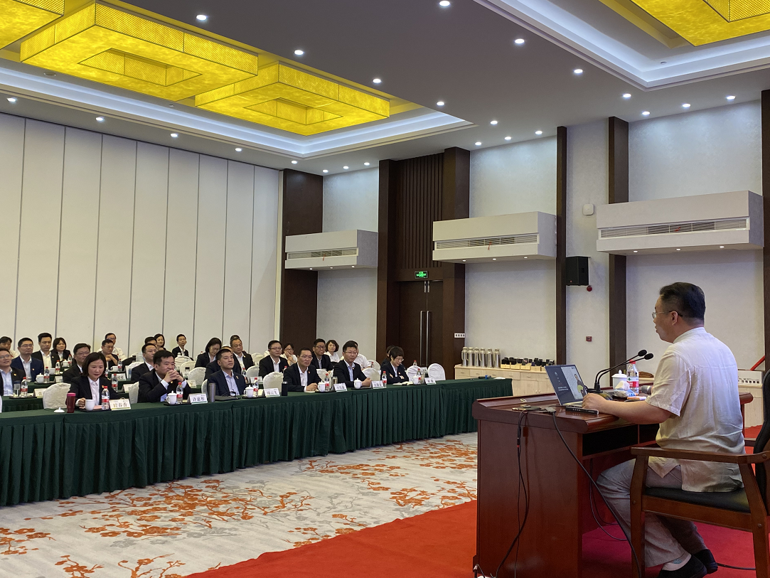  颜何老师2021-05-13为中国人寿保险股份有限公司讲授《国学智慧与应用》