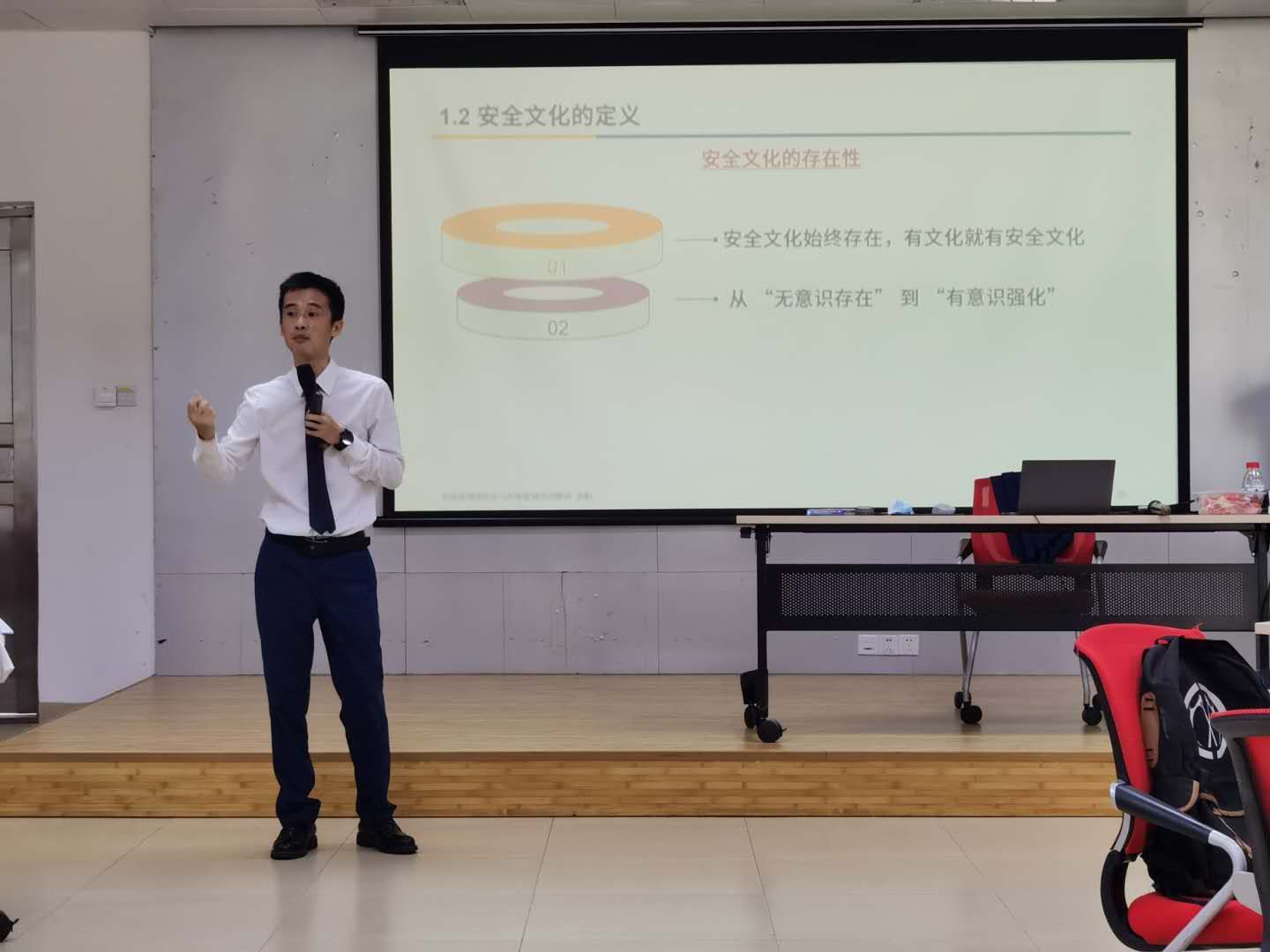 袁航老师--2020年6月18日为深圳市供电局讲授了《从亡羊补牢到未雨绸缪—企业安全文化建设》课程