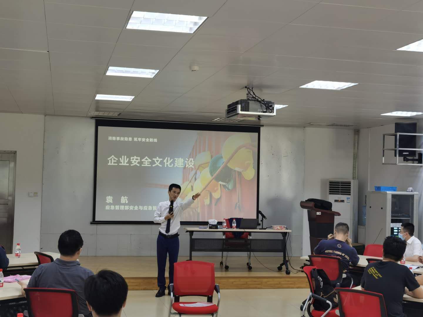 袁航老师--2020年6月18日为深圳市供电局讲授了《从亡羊补牢到未雨绸缪—企业安全文化建设》课程