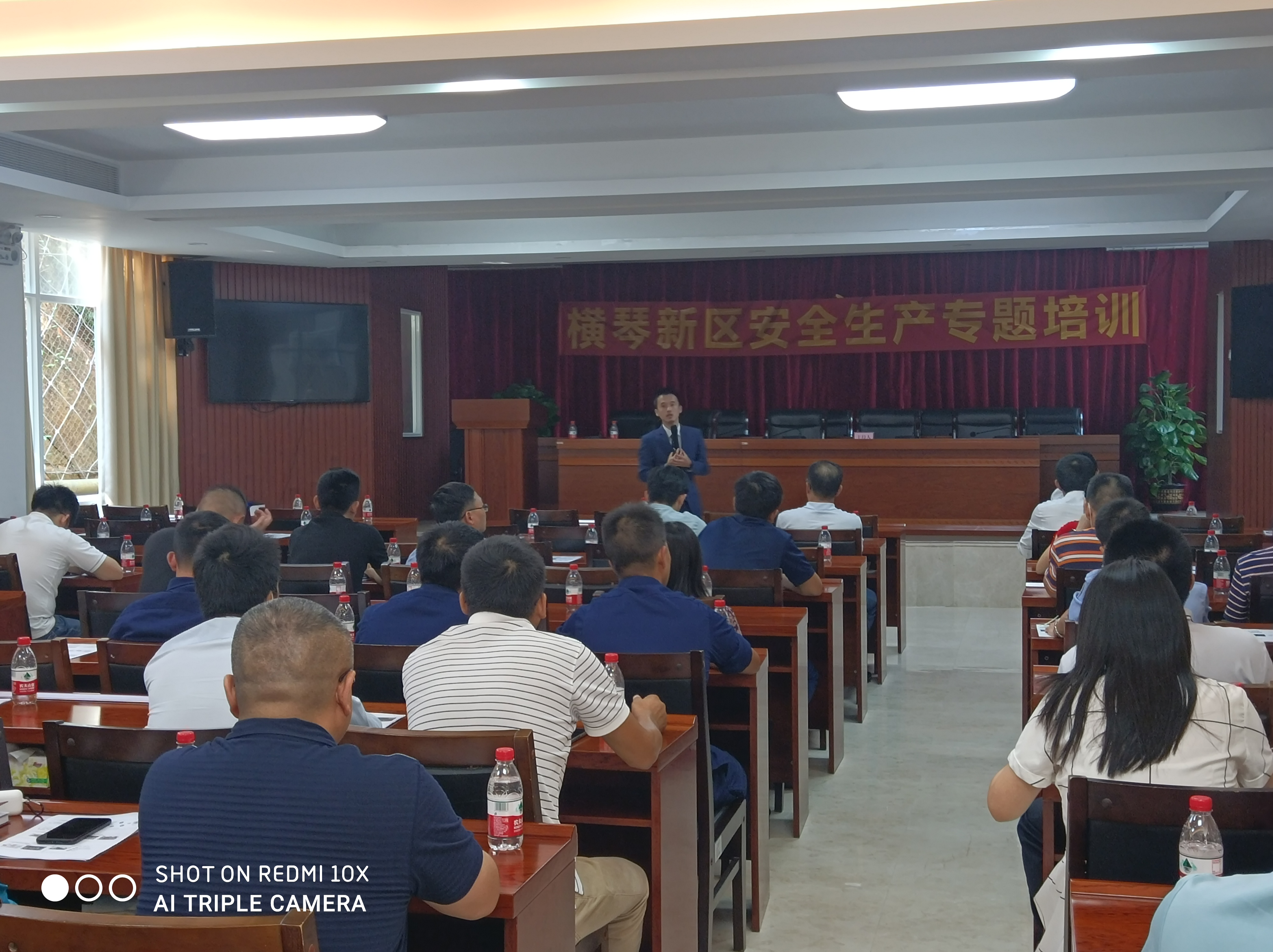 袁航老师--2020年10月10日在珠海市横琴区给政府各部门负责人讲授《安全防疫，安全生产》