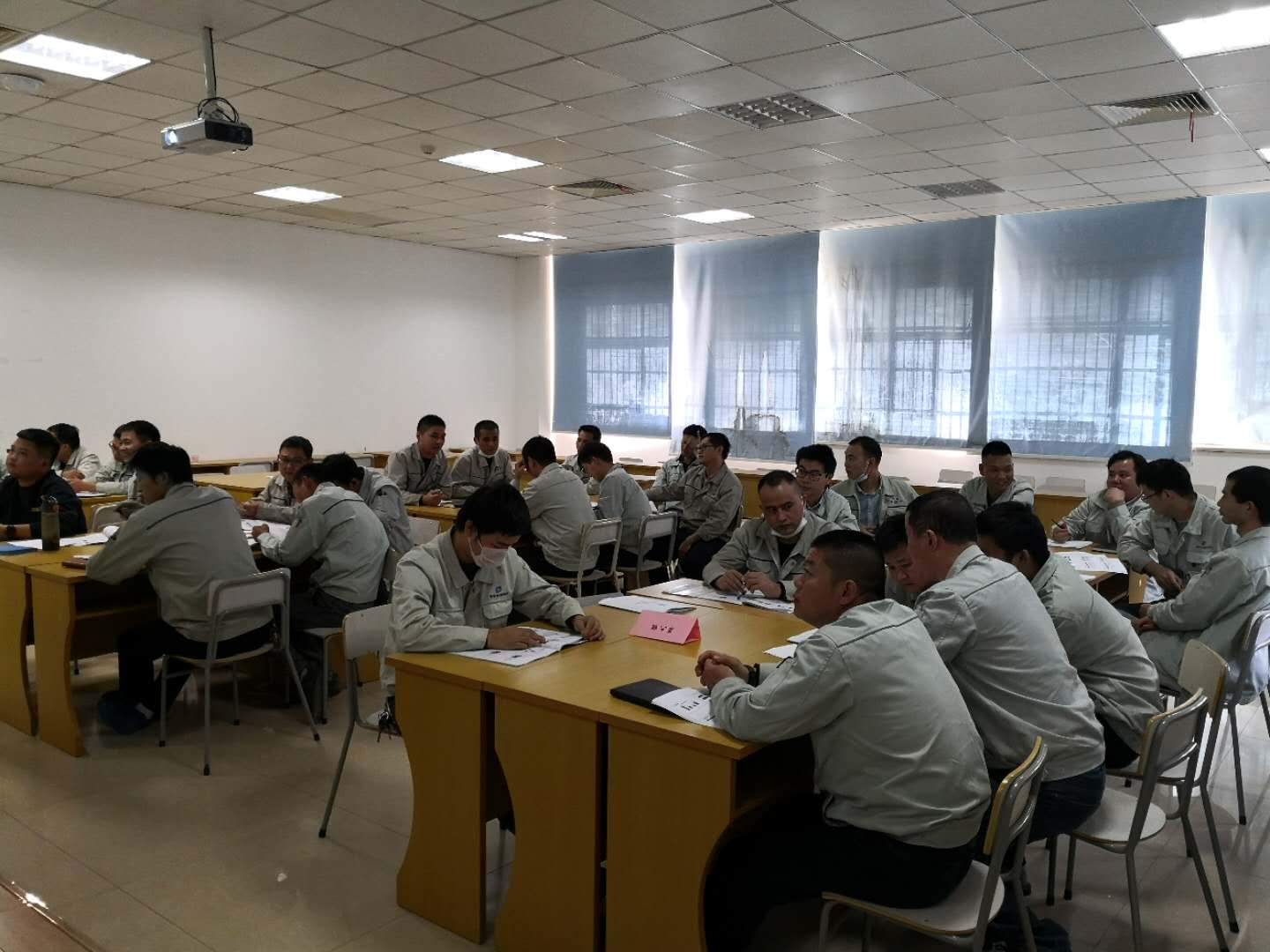 袁航老师--2020年11月7-8日在信阳舜宇光学有限公司返聘的两天《安全管理技能提升实操》圆满结束