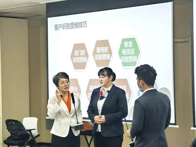 【闫金星老师】 闫金星老师11月24日给莆田某农商银行讲授《大堂经理服务营销一体化训练》圆满结束