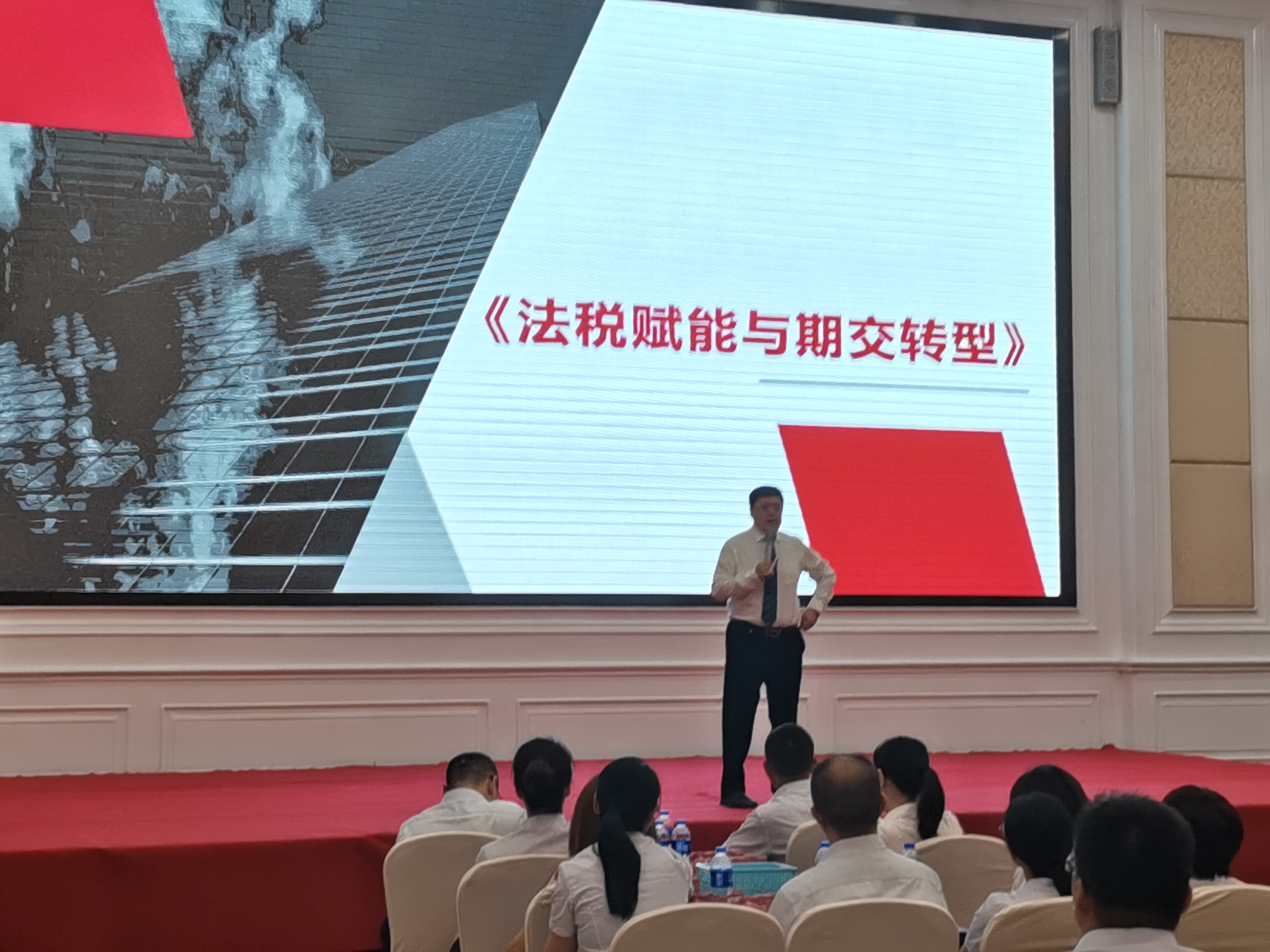鄢利老师8月22日受邀郑州大童保险经纪公司讲授《保险与退休计划》课程圆满结束！