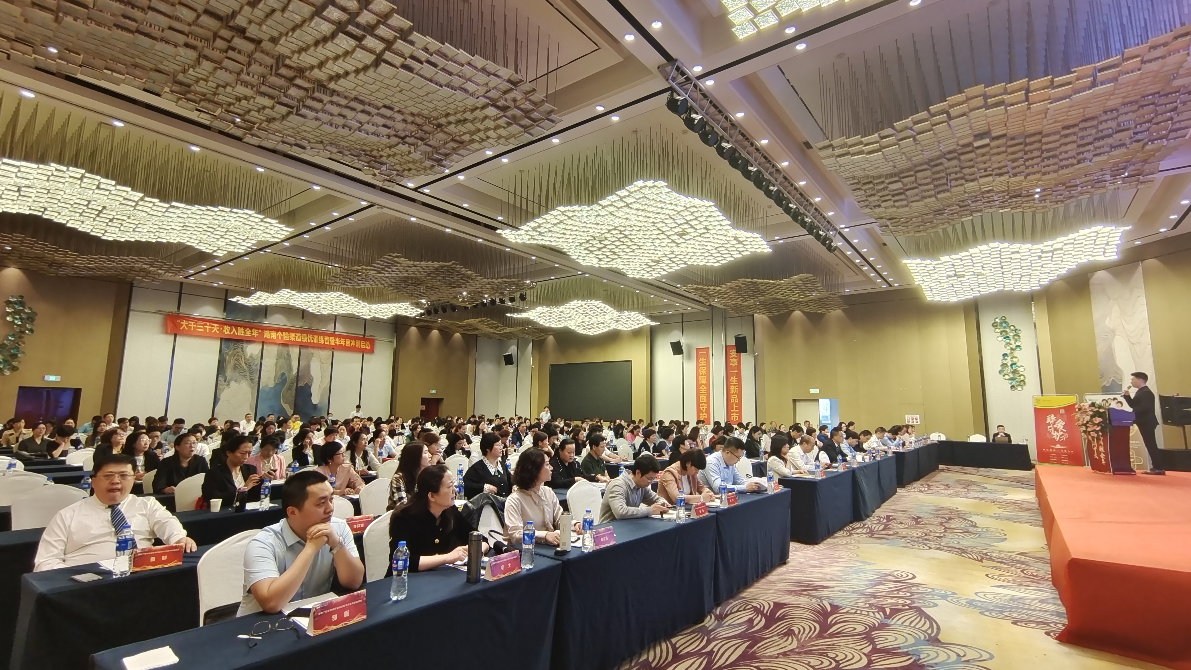 鄢利老师5月27日受邀湖南某保险公司讲授《重疾险营销》课程！