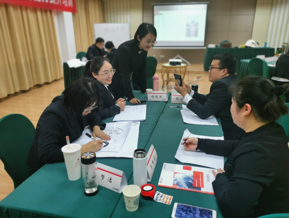 郭宣婷老师12月26日为某农商行讲授《大堂经理服务营销技能提升与投诉处理》课程圆满结束！
