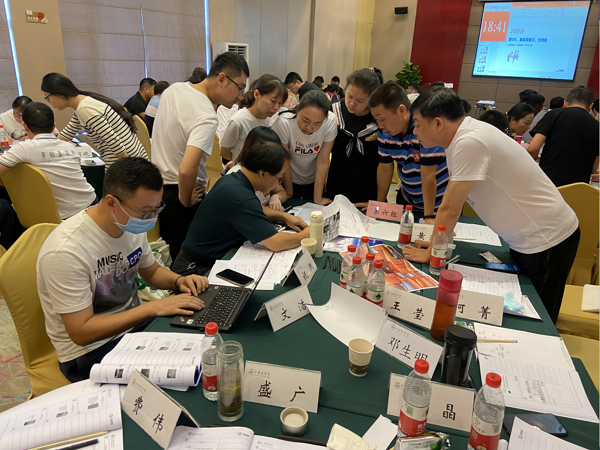 9月15日，廉发强老师为湖北某烟草集团讲授《沙漠掘金-管理决策》第三期圆满结束啦！