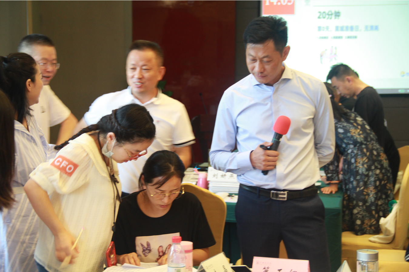 9月8日，廉发强老师为湖南某烟草专卖局讲授第二期《沙漠掘金-管理决策》圆满结束！