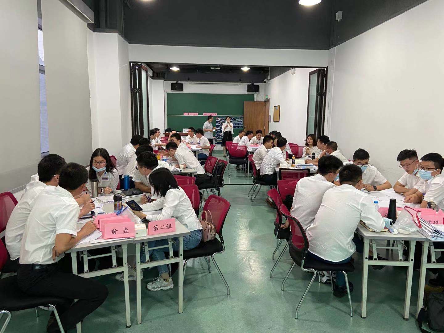 4月19日，【廉发强老师】为深圳供电局讲授《团队建设与管理沙盘模拟》课程圆满结束！
