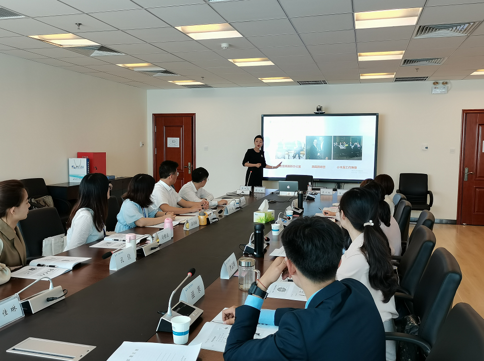 7月7日，陈彦希老师走进青岛中化集团，为小年轻们带来《从学校人走向职场人》精彩一讲