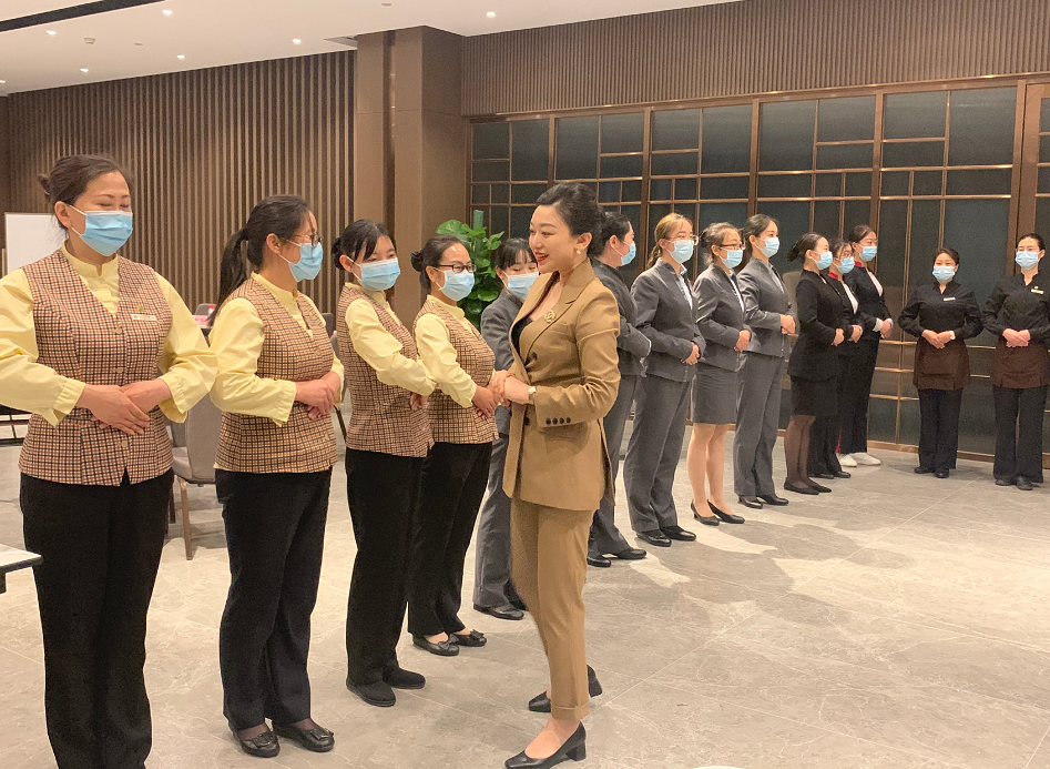 4月21-22日，陈彦希老师受邀为某贵都酒店讲授《酒店业卓越服务效能提升》一课