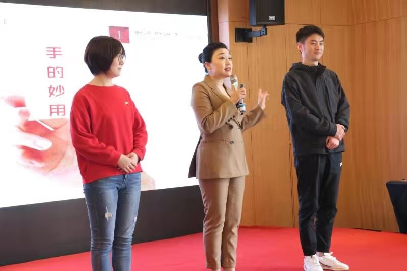 4月26日陈彦希老师受邀给上海某军工企业讲授《高情商沟通与实战商务礼仪应用》课程圆满结束！