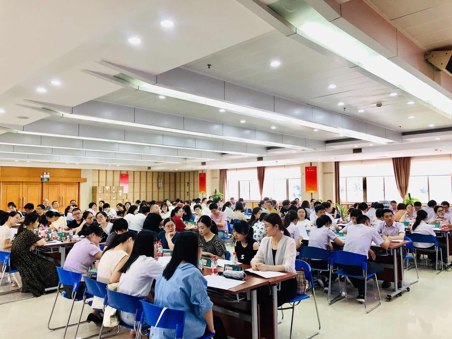 8月8日，晓光老师为中国农业银行绍兴分行学员讲授《大堂经理综合技能提升》课程