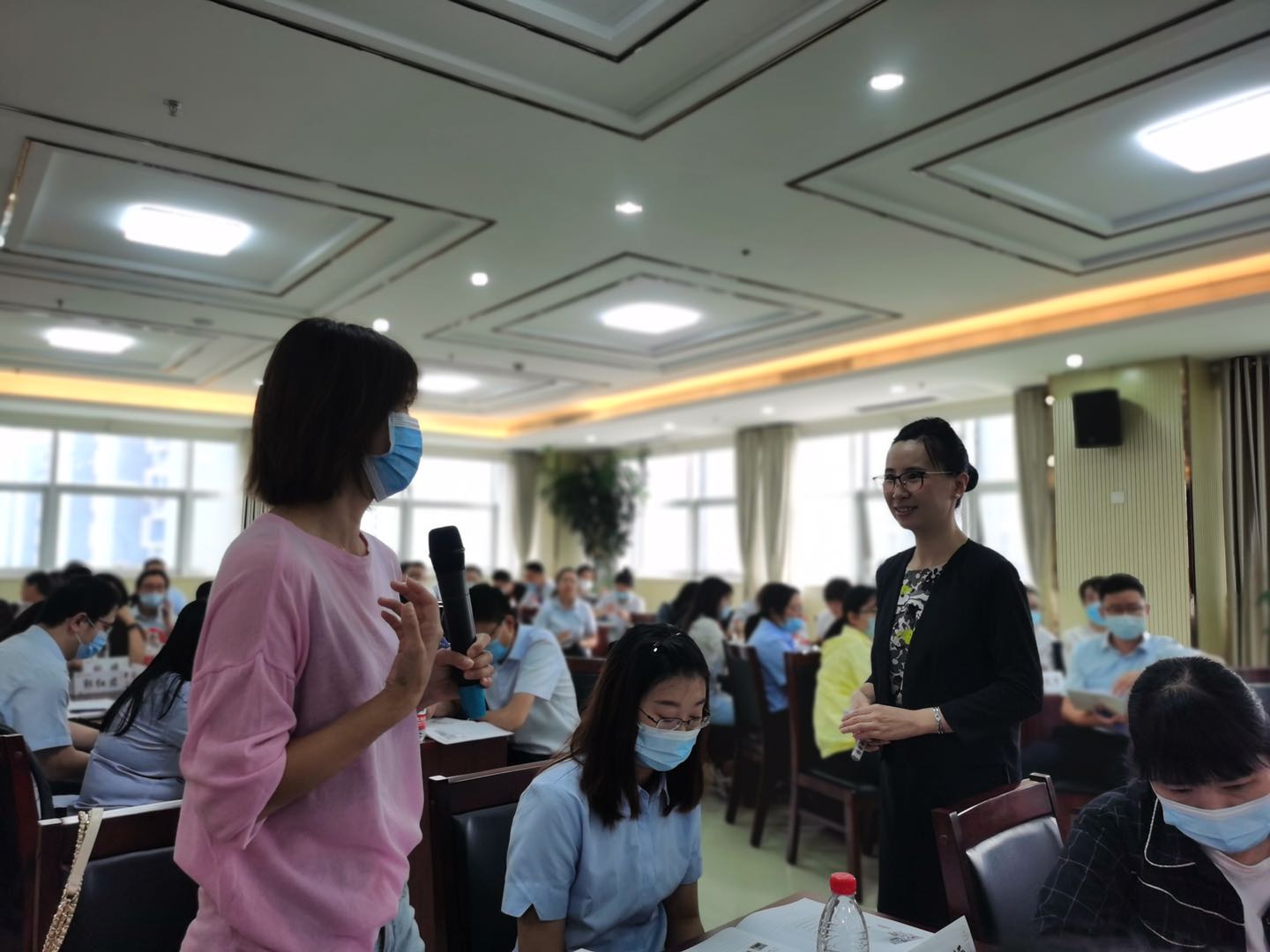 9月14日，晓光老师为济南农村商业银行讲授《“转危为机”—银行投诉抱怨与突发事件应急处理》