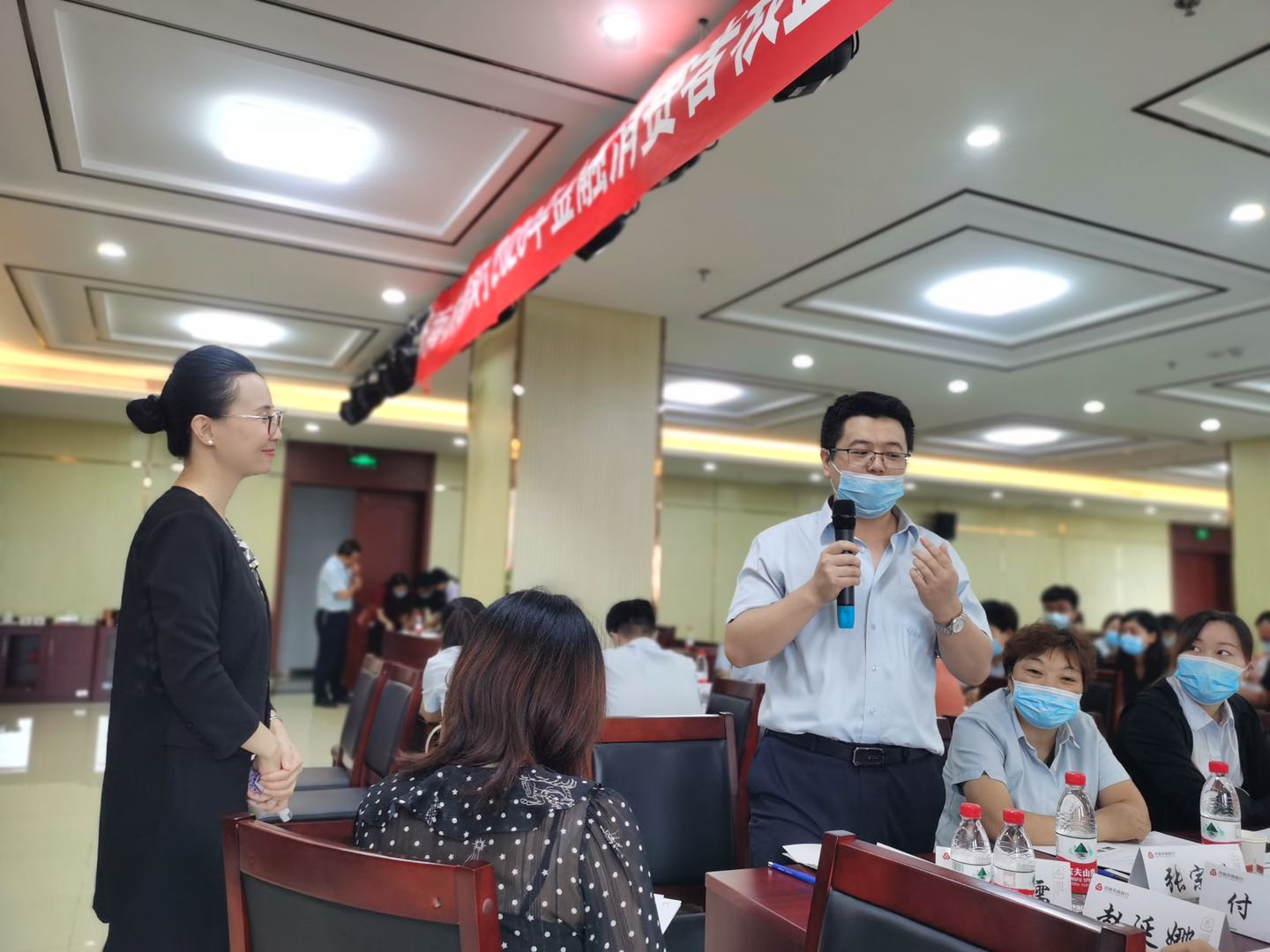 9月14日，晓光老师为济南农村商业银行讲授《“转危为机”—银行投诉抱怨与突发事件应急处理》