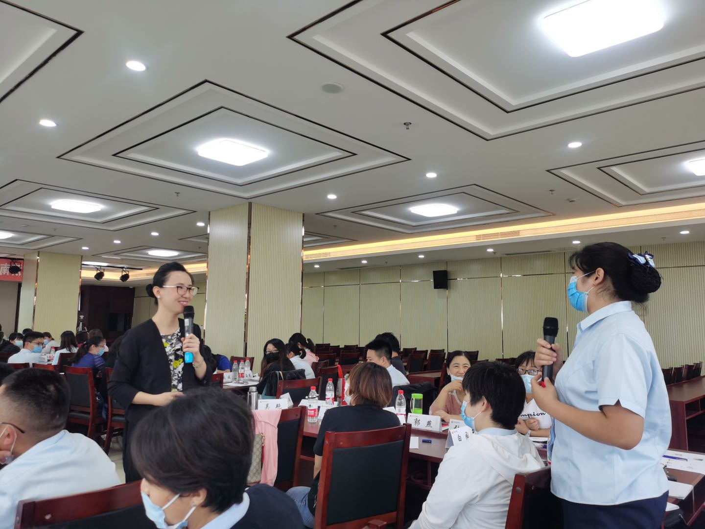 9月14日，晓光老师为济南农村商业银行讲授《“转危为机”—银行投诉抱怨与突发事件应急处理》