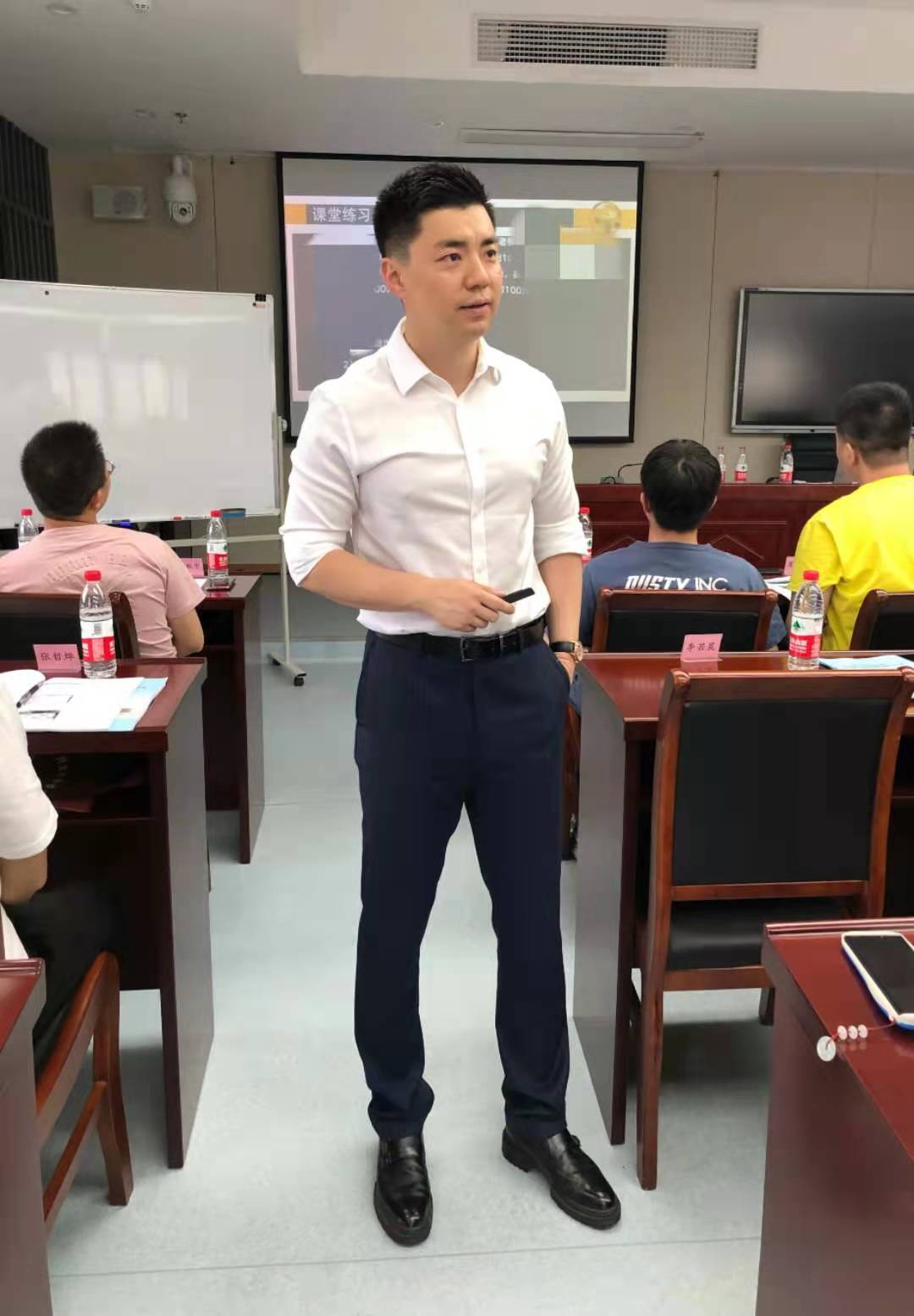 李博钊老师6月5,6号在丽水给某农信社讲授2天《演讲与沟通技巧》课程圆满结束