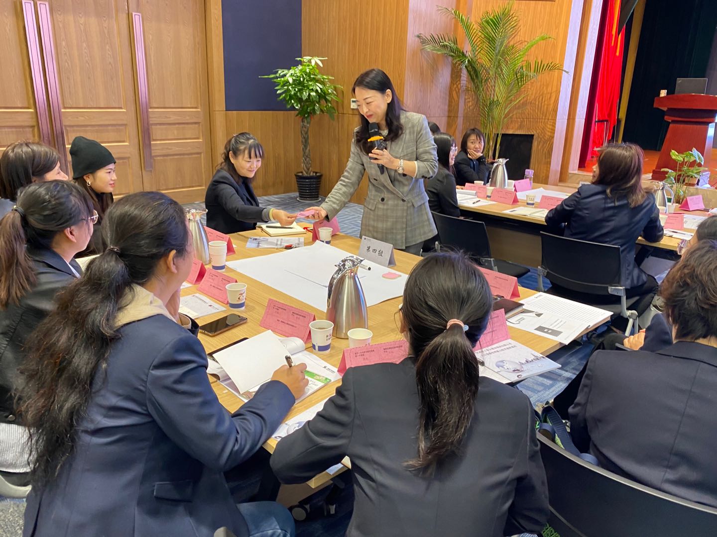 10月22日【人力资源专家李凤老师】给西安某公司讲授《人力资源管理实务》