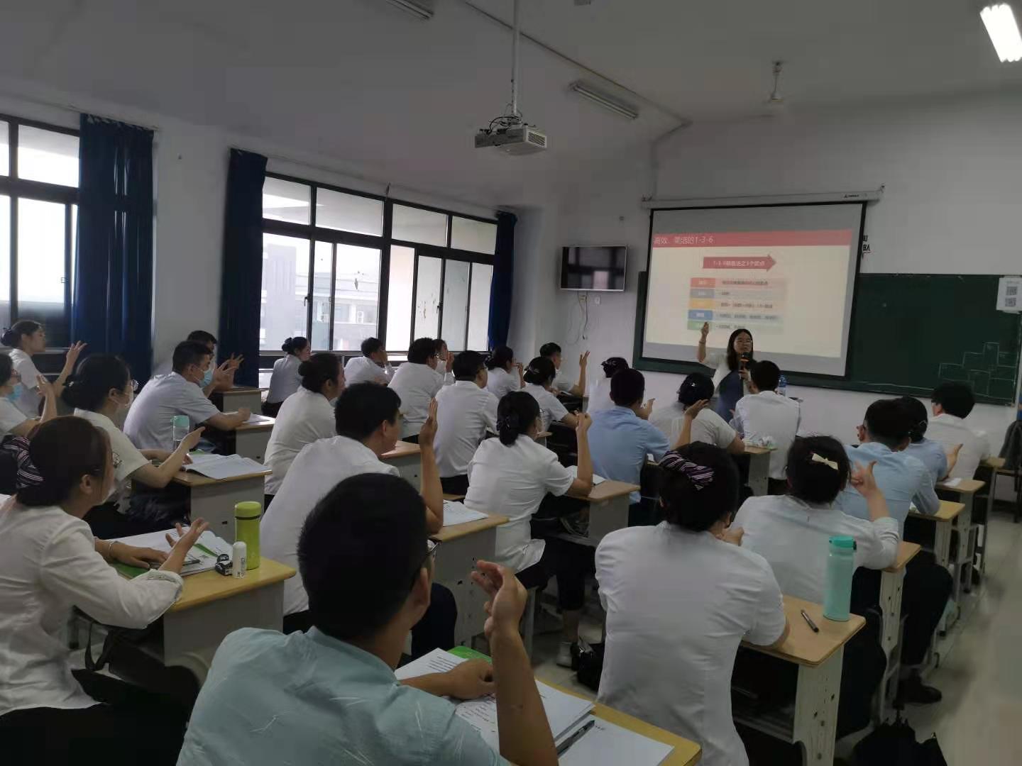 【2020年7月6日】，卞红兰老师在常州给某银行讲授半天《柜面营销实务》课程。