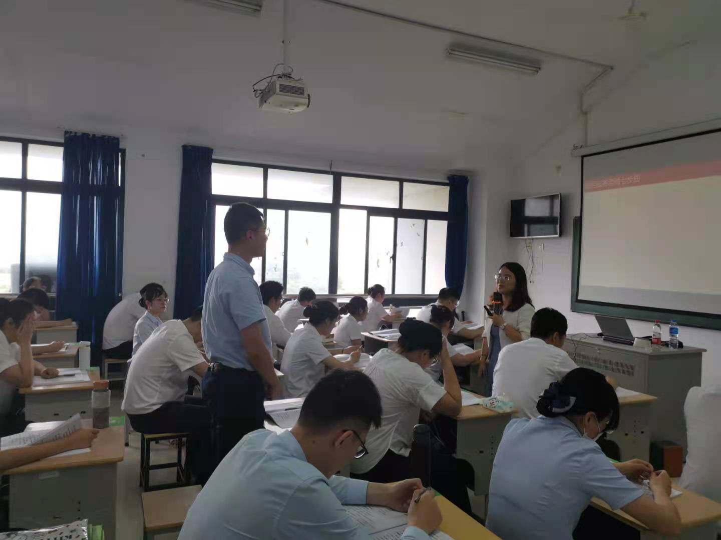 【2020年7月6日】，卞红兰老师在常州给某银行讲授半天《柜面营销实务》课程。