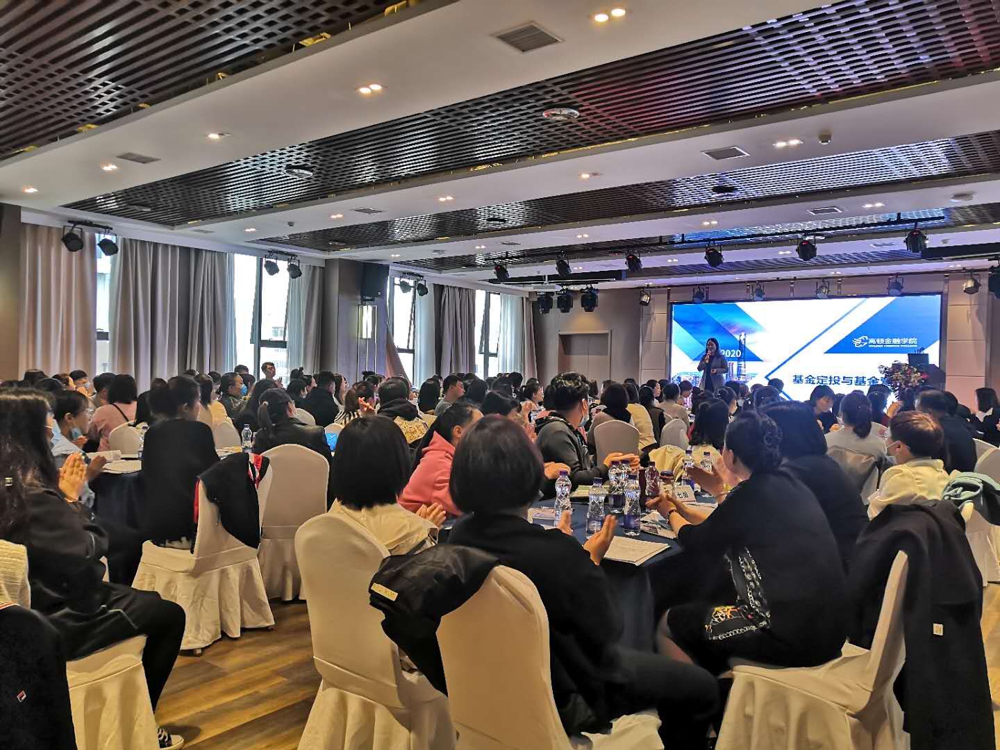 10月２１号卞红兰老师为邮政沈阳分公司分享《基金营销与定投营销实务》课程圆满结束
