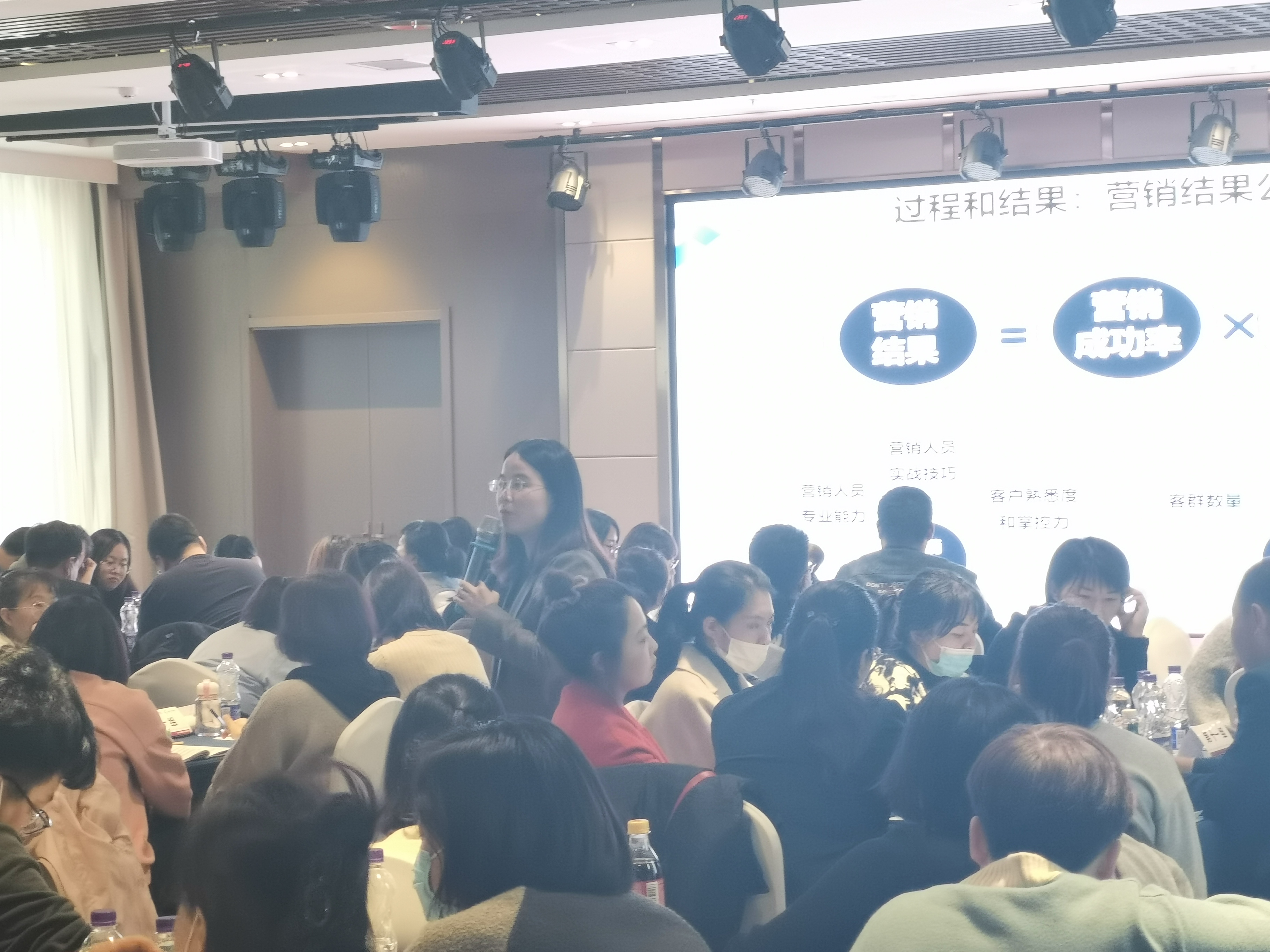 10月２１号卞红兰老师为邮政沈阳分公司分享《基金营销与定投营销实务》课程圆满结束