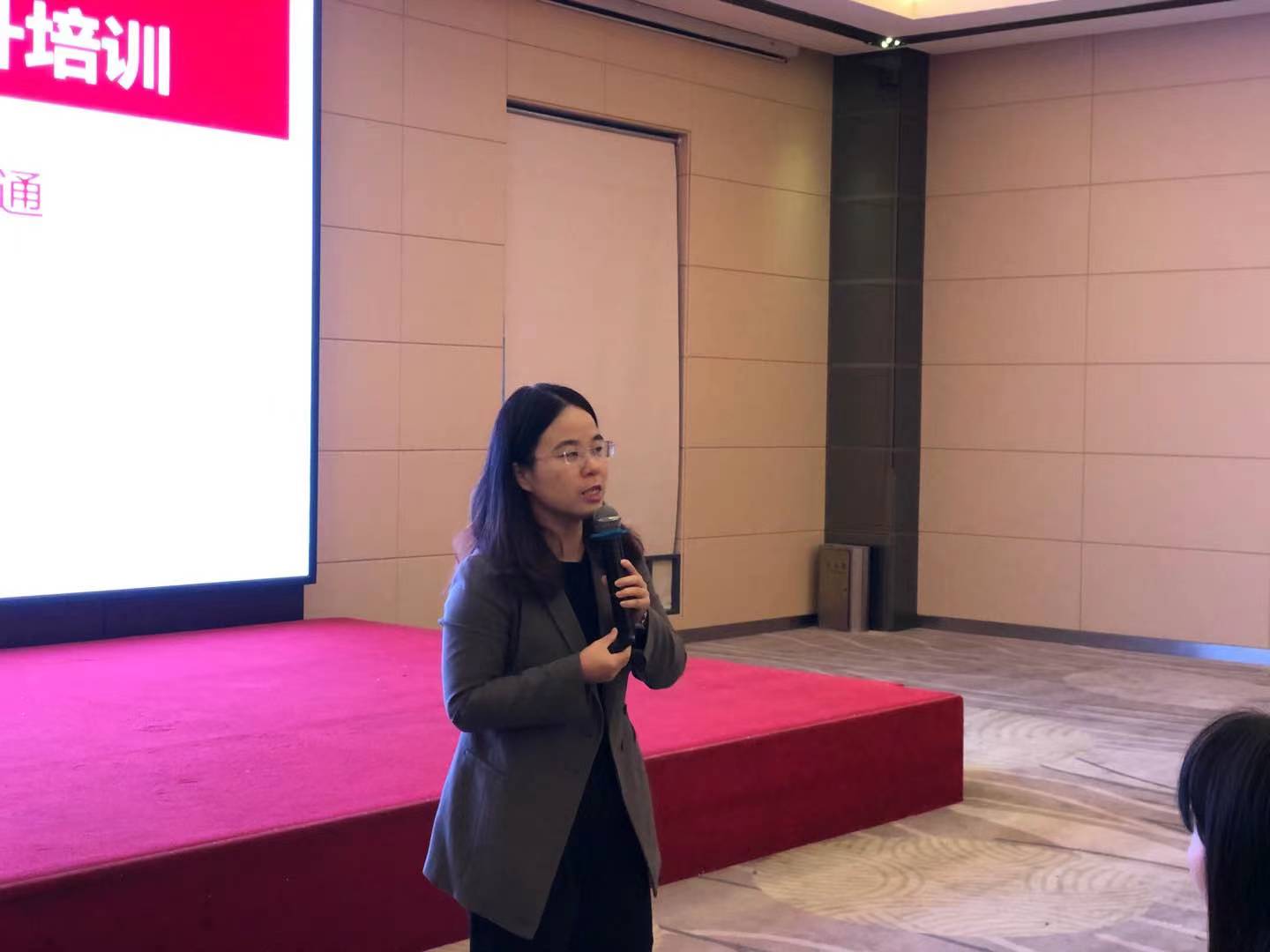 11月30号卞红兰老师为富德生命人寿西安分公司分享《快人一步开门红，规模价值大路通》