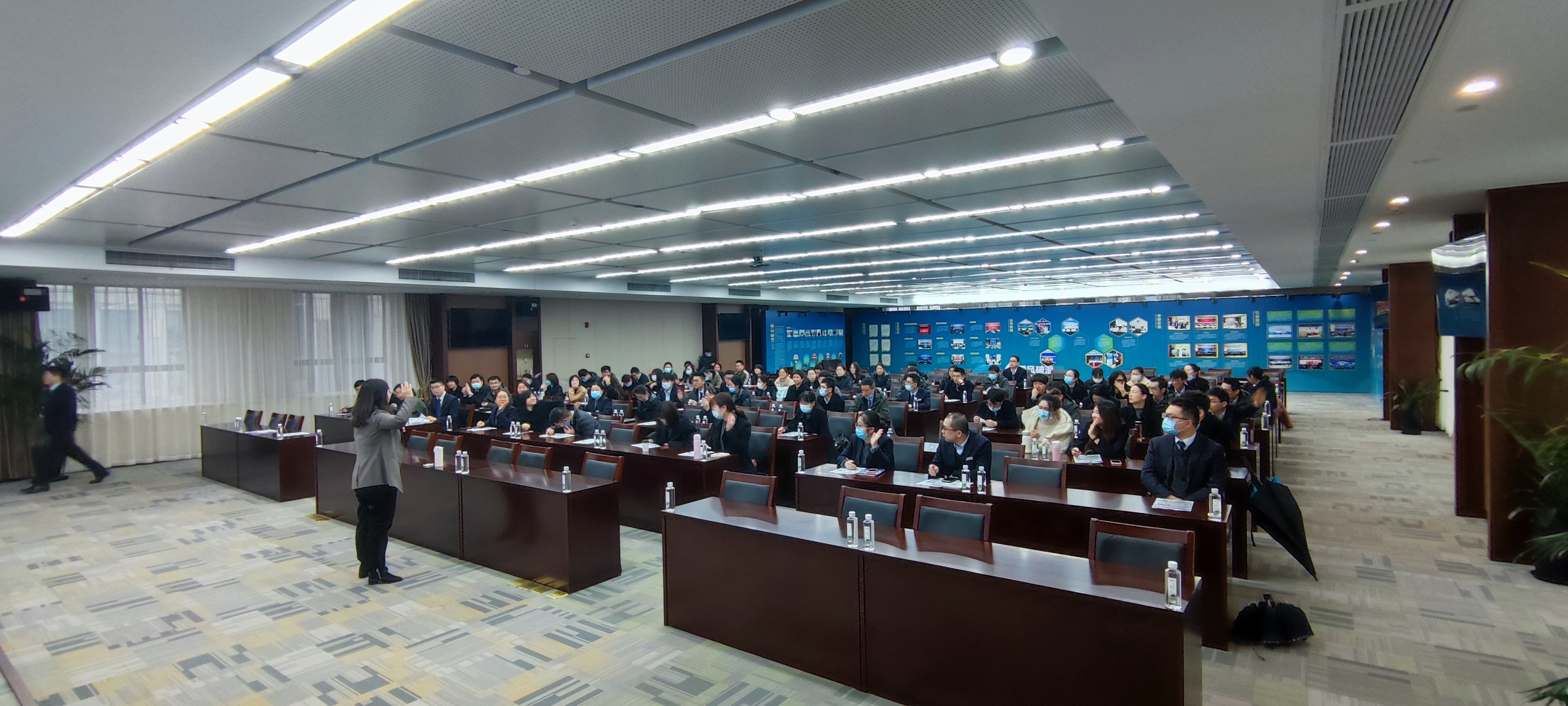 卞红兰老师3月21号为兴业银行威海分行分享《基金营销》