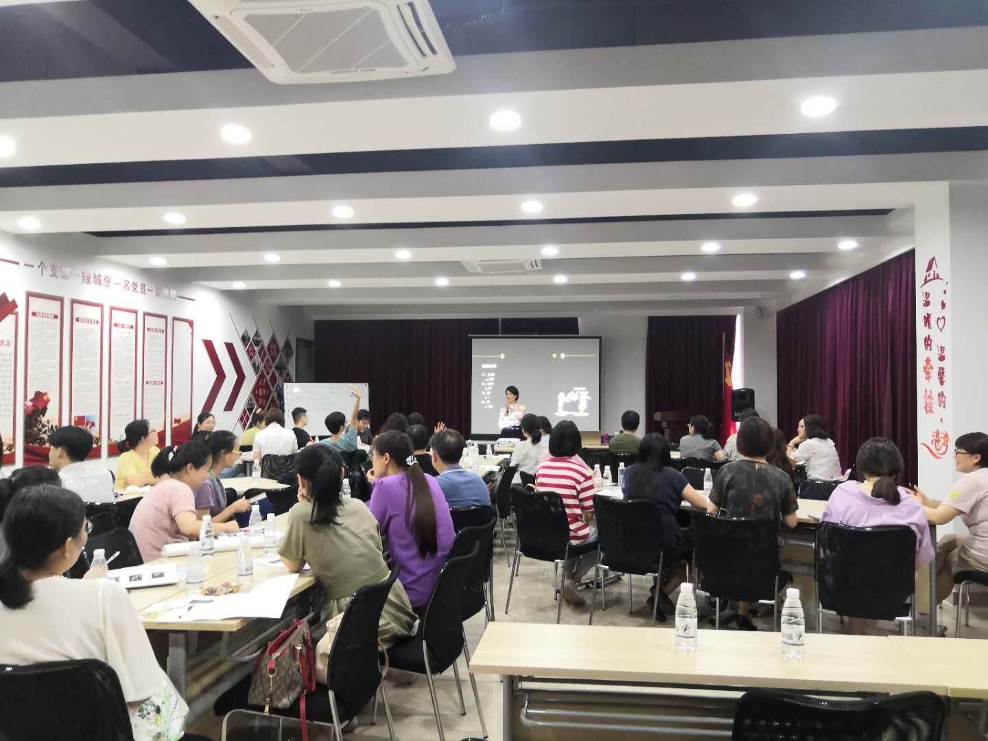 文辉玲老师8月11-12日在上海讲授《财务人的职业规划与技能提升 》的课程圆满结束！