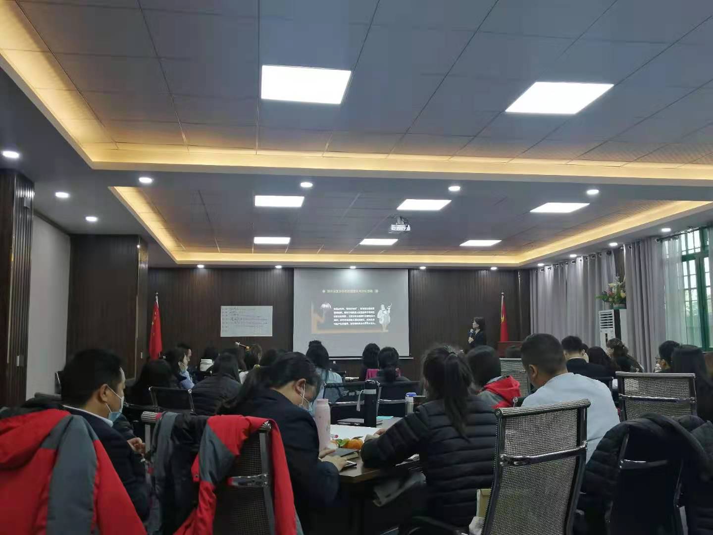 文辉玲老师12月14日为广东通驿高速公路服务区讲授《财务运营分析》的课程圆满结束！