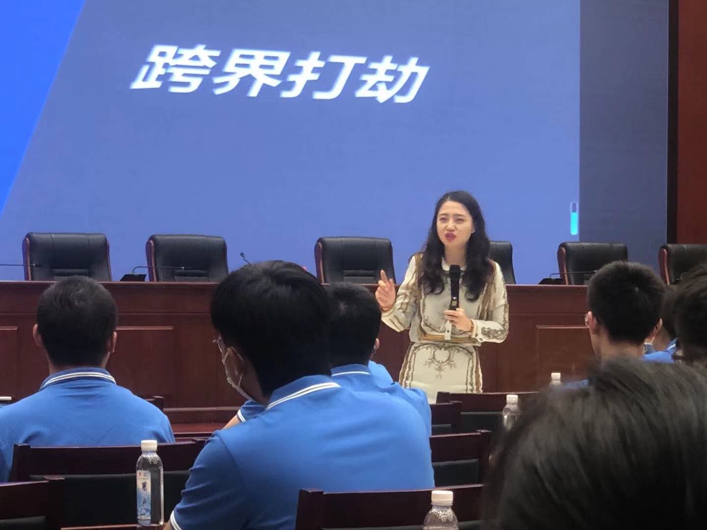 9月6日刘静老师受邀中铁集团讲授《新员工职业素养》课程完美交付。