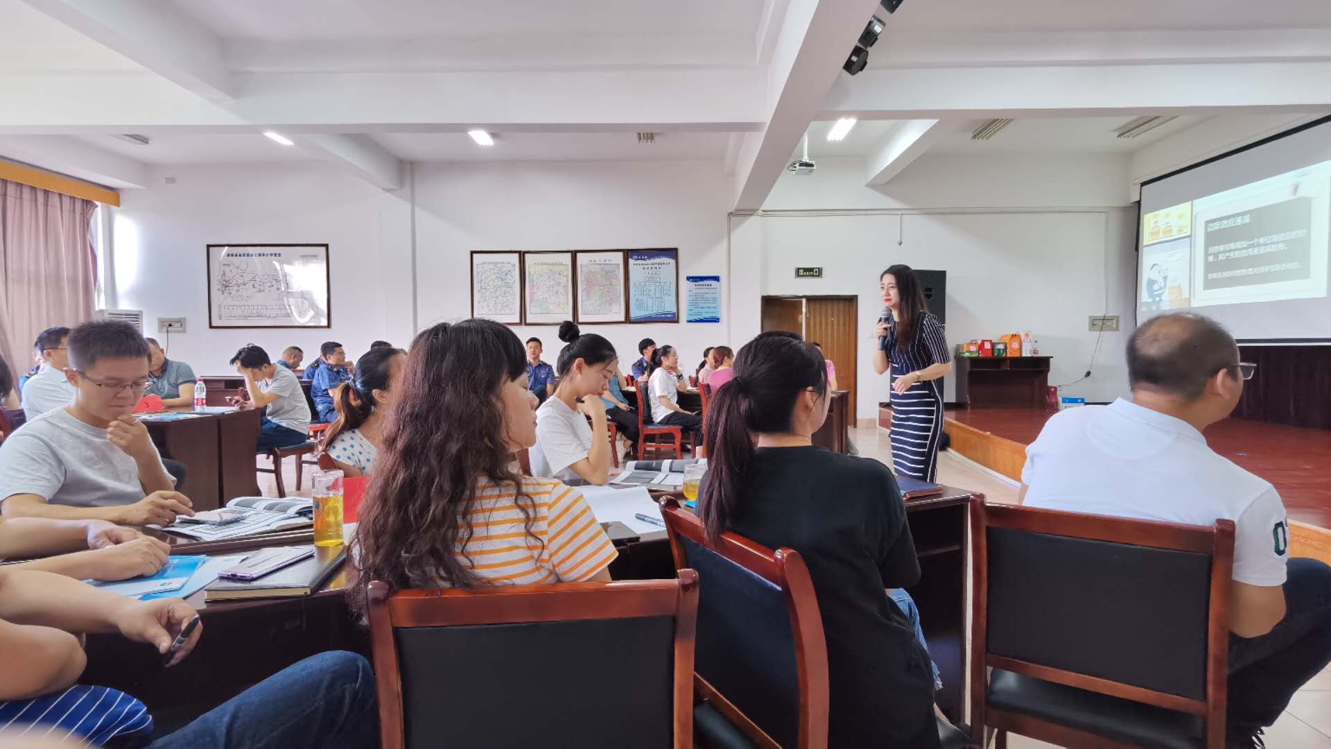 10月21日刘静老师受邀西安某集团讲授《职业素养六项修炼》，课程完美交付。