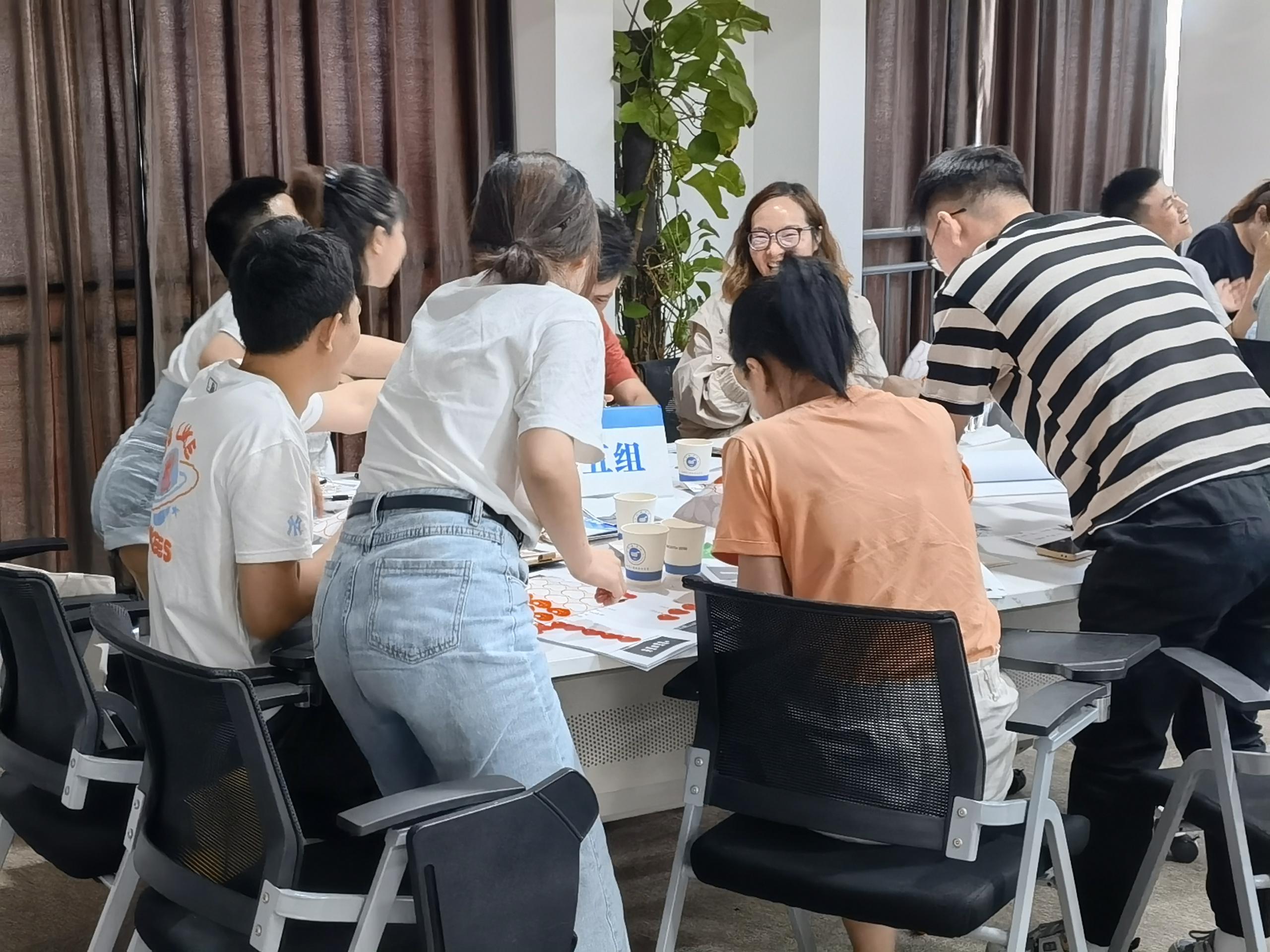 5月29日刘静老师受邀河北某银行讲授《职业素养提升》，课程完美交付。