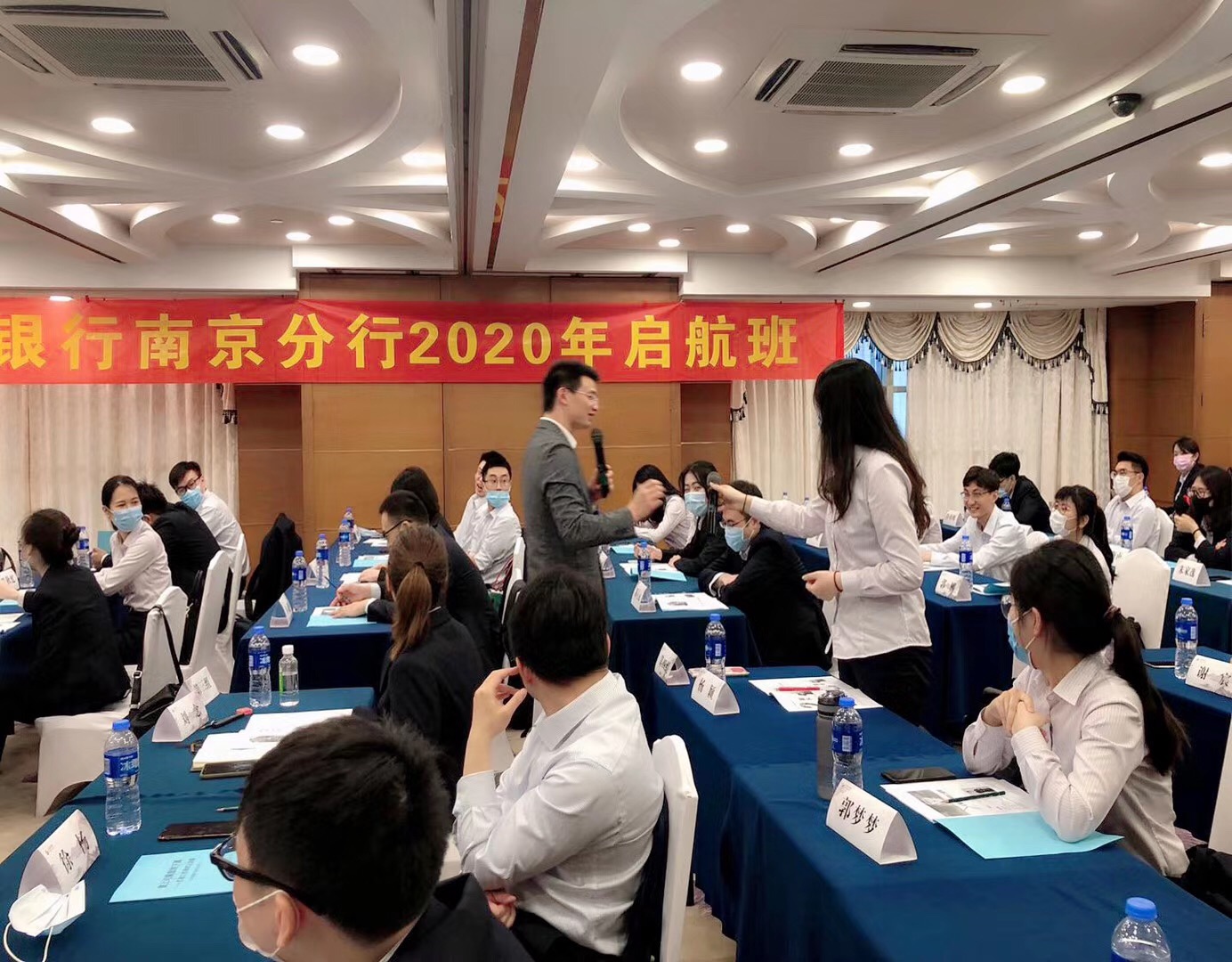 《做上司满意的下属——汇报工作和对上呈现》