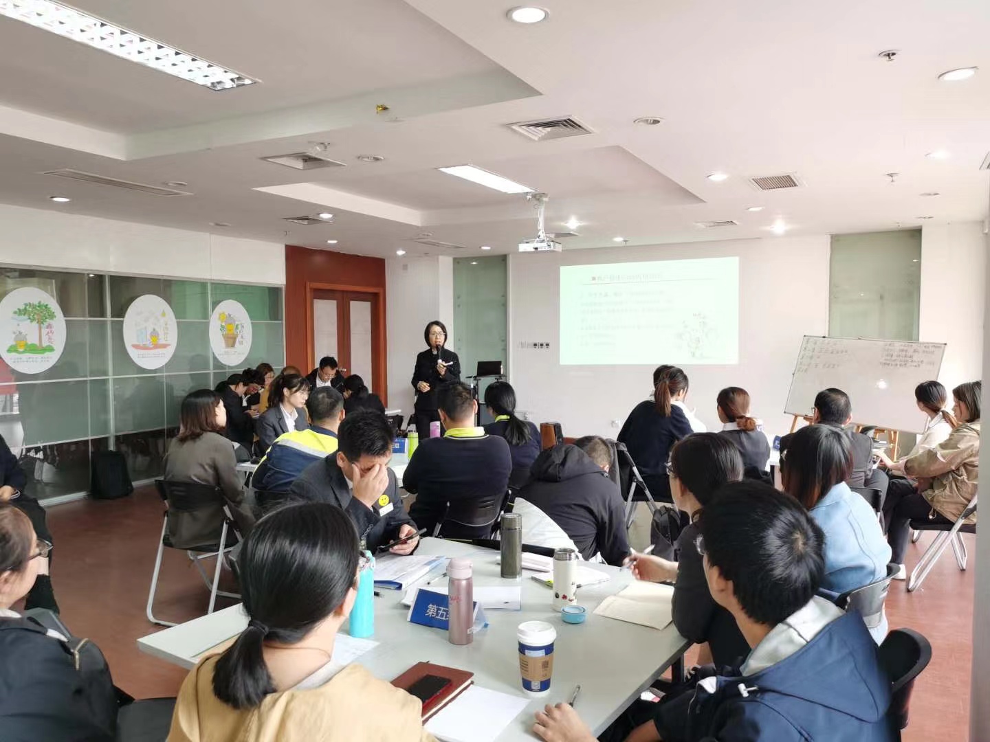11月5日檀娴颖老师给宁波某物业公司讲授《客户服务沟通与投诉处理》课程圆满结束