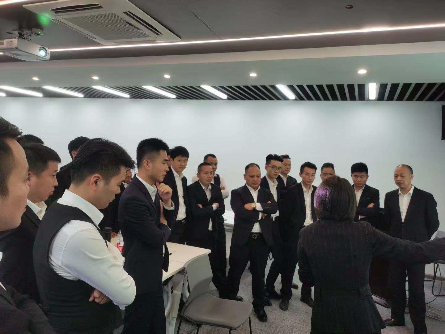 11月21日檀娴颖老师给宁波某贸易集团讲授《客户服务沟通暨服务礼仪》课程圆满结束