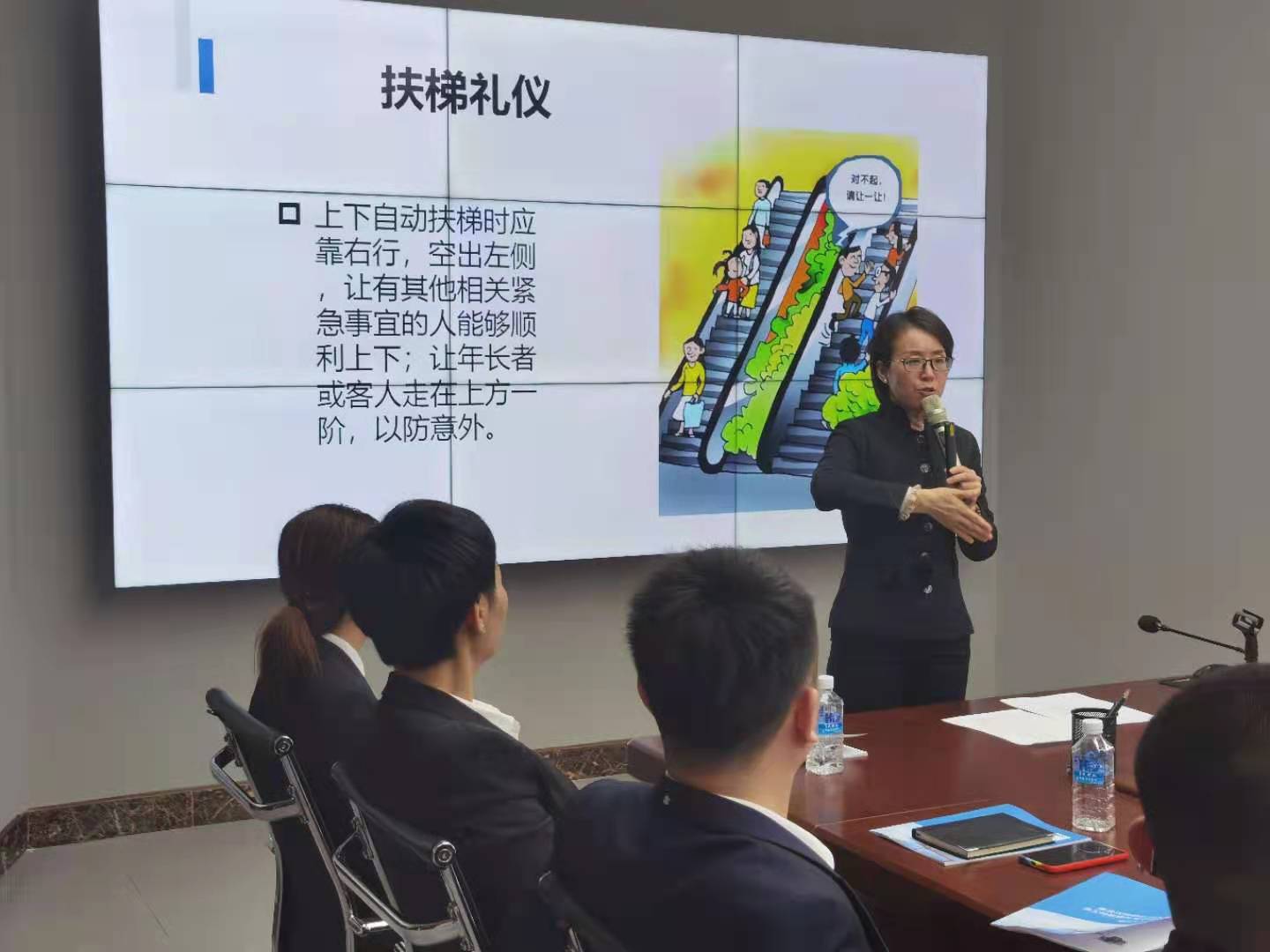 4月22日檀娴颖老师给黑龙江某大桥开发建设有限公司讲授《商务接待礼仪》圆满结束