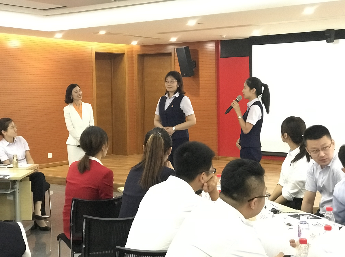 8月30日曾诗斯老师为某银行讲授《服务礼仪与高情商沟通》课程圆满结束！