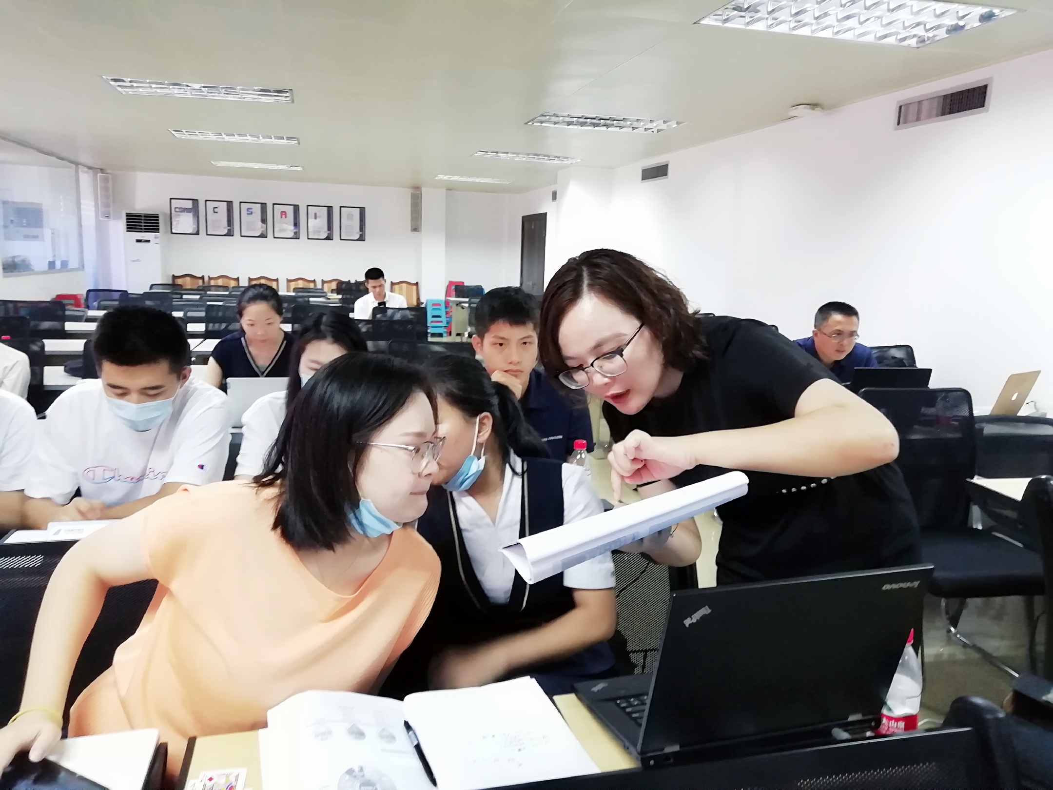 司马老师7月15日在海南为南航学员讲授《微课设计与开发》课程圆满结束，获学员一致好评！