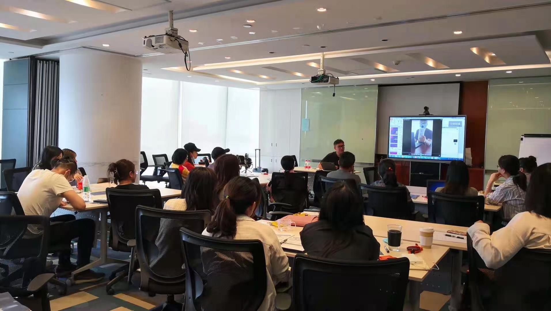【李博老师】11月21日受邀广州某科技公司讲授的《短视频营销》课程圆满结束！！！