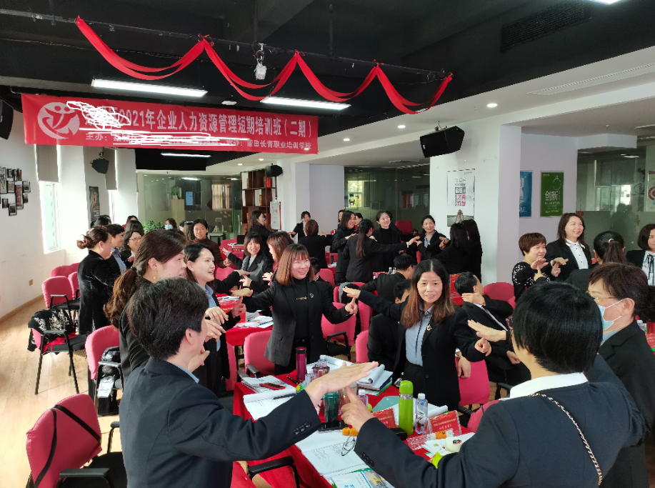 3月10日-11日，王文华老师给福建某码头上完两天 打造高绩效团队课程后就立马返聘2天课~