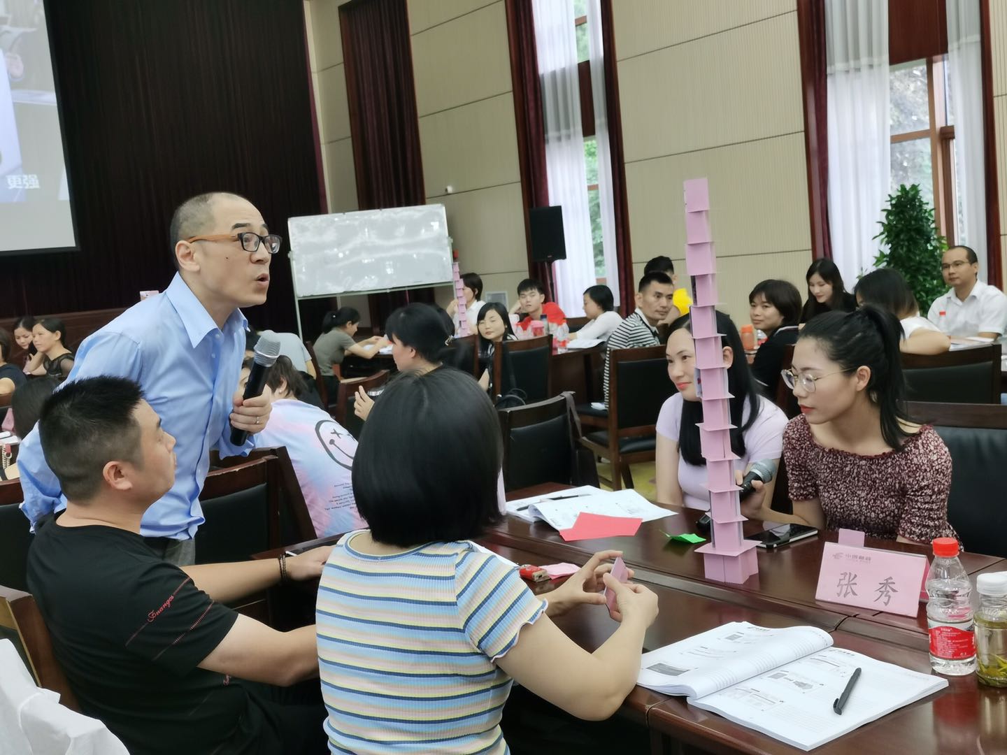 【张诚忠老师】8月9日，第二期给某邮政局100名骨干学员讲授《共赢团队执行力》课程圆满交付！