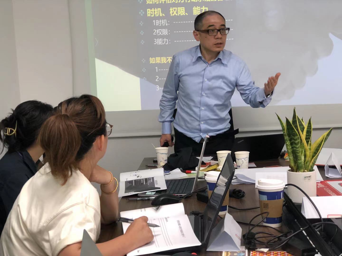 【张诚忠老师】6月3日，给上海某互联网公司带来精彩《共赢执行力-高绩效团队管理沙盘模拟》圆满交付